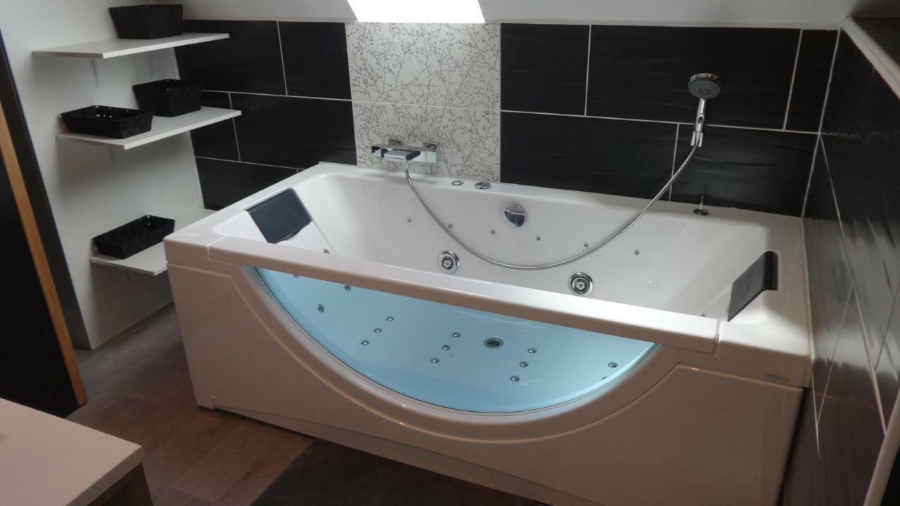 Gite CANTAUVERGNE Villa Vebret Esterno foto